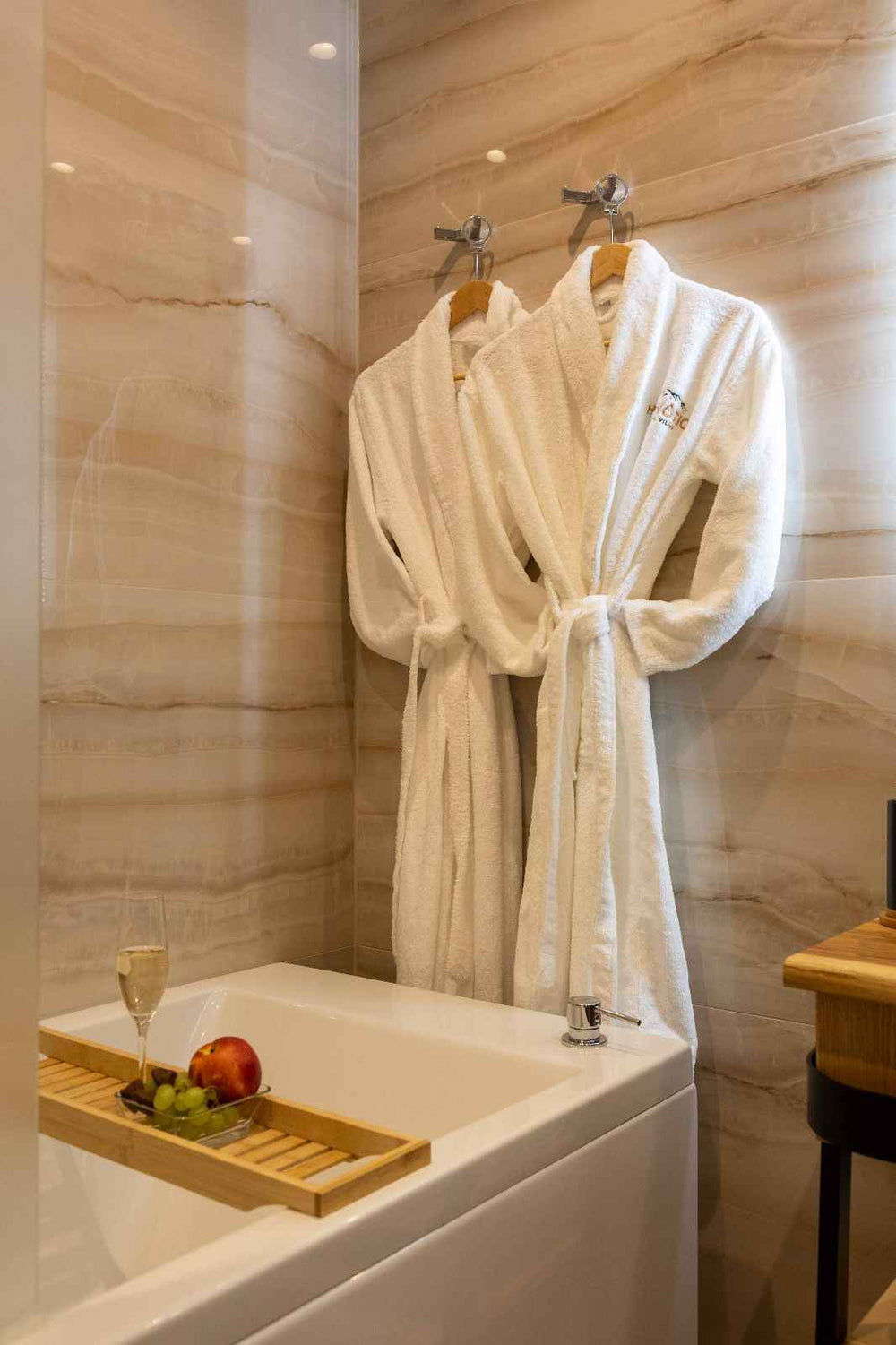 Луксозна вила под наем с минерално джакузи – Deluxe Villa